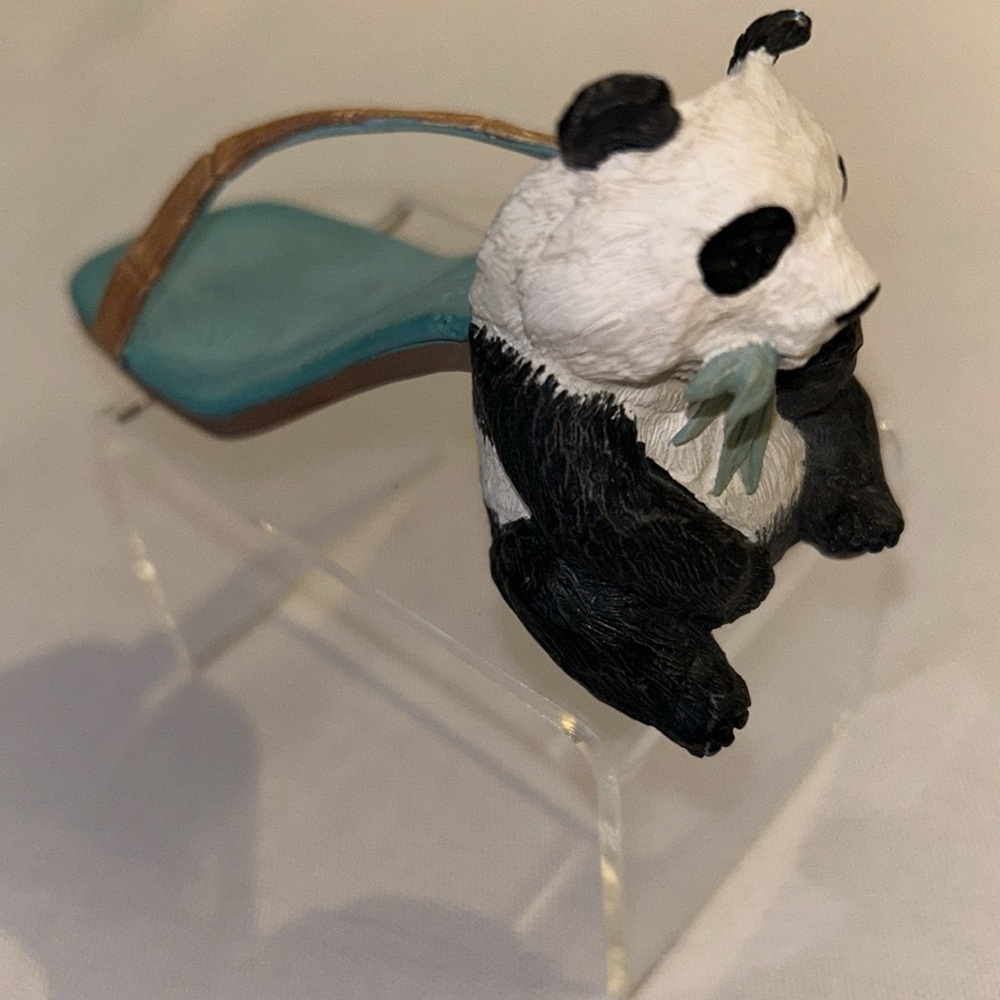 Just the Right Shoe by Raine Figurine “Bamboo Bear”No Box